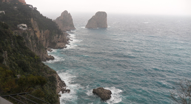 Mare agitato, collegamenti marittimi a singhiozzo per Capri - Il Mattino