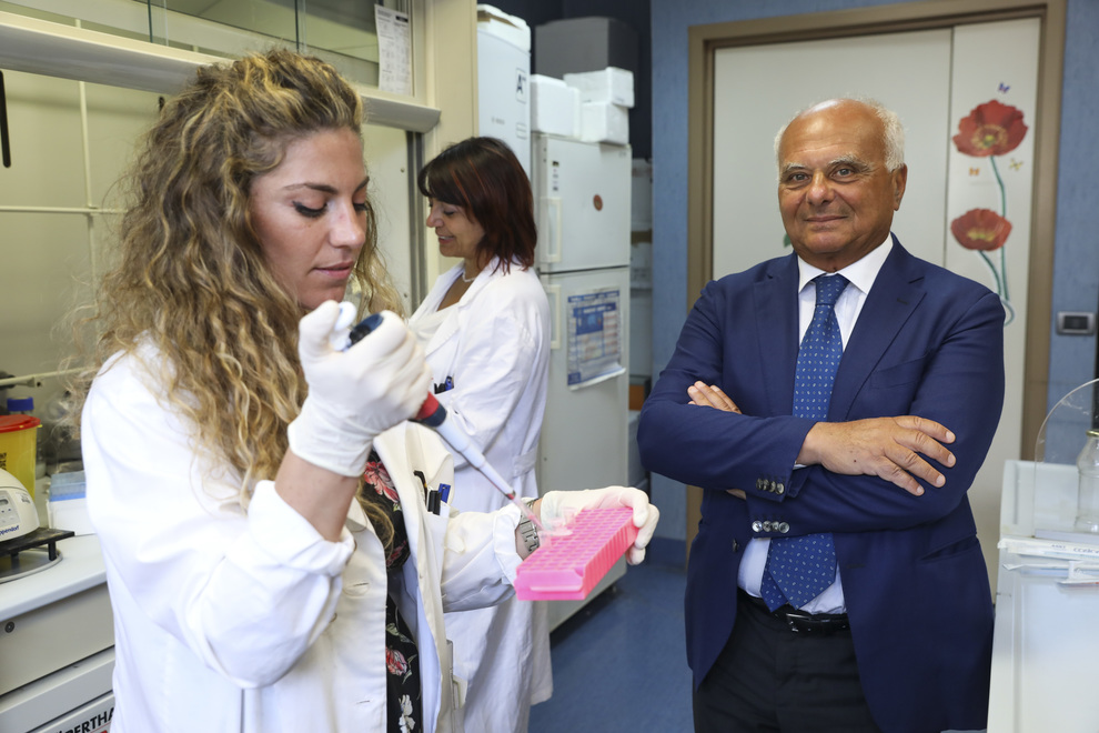 Claudio Pignata in un laboratorio di pediatria al Policlinico - A. Garofalo, Newfotosud